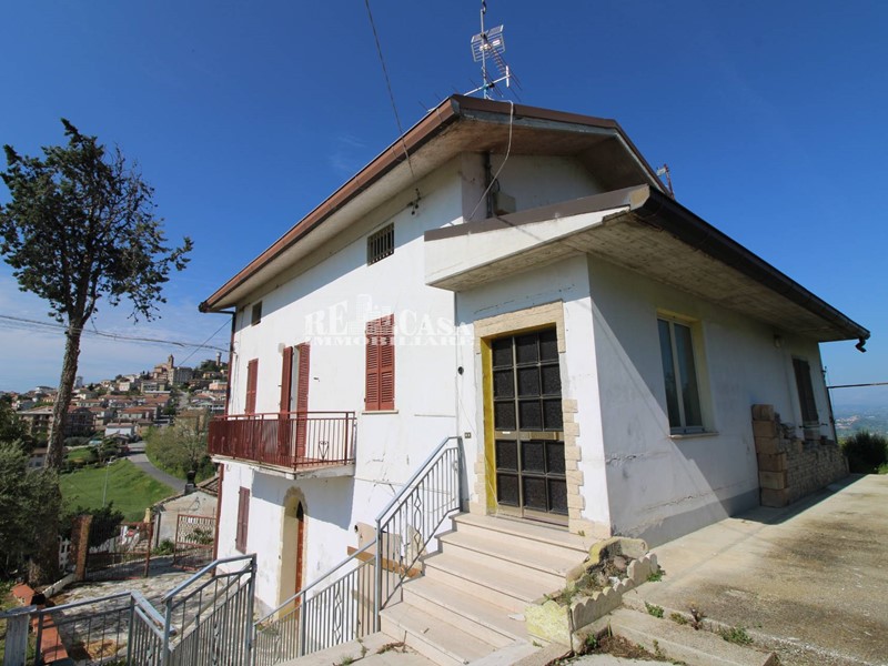 Casa Indipendente in Vendita a Colonnella, 156'000€, 290 m²