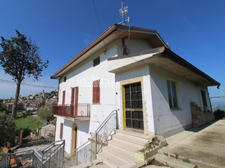 Casa Indipendente in Vendita a Colonnella, 156'000€, 290 m²