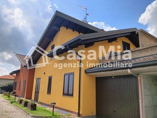 Villa in Vendita a Fagnano Olona, 390'000€, 300 m²