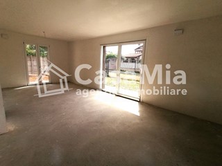 Villetta a schiera in Vendita a Gorla Minore, 395'000€, 150 m²