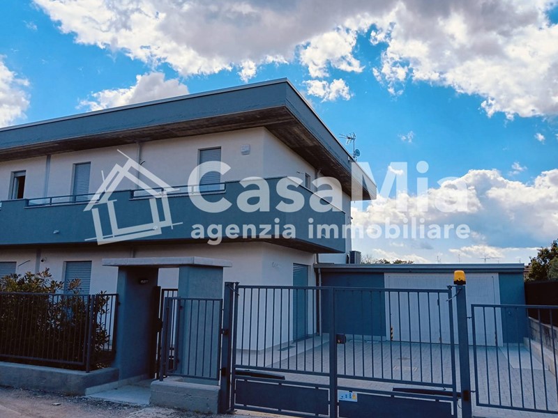 Casa Semi Indipendente in Vendita a Rescaldina, 460'350€, 193 m²
