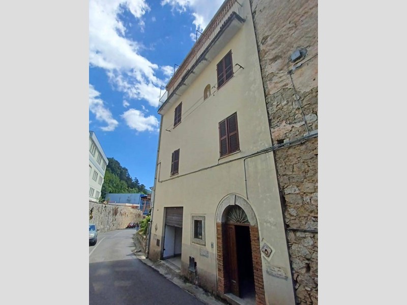 Appartamento in Vendita a Vallecorsa, 40'000€, 350 m²