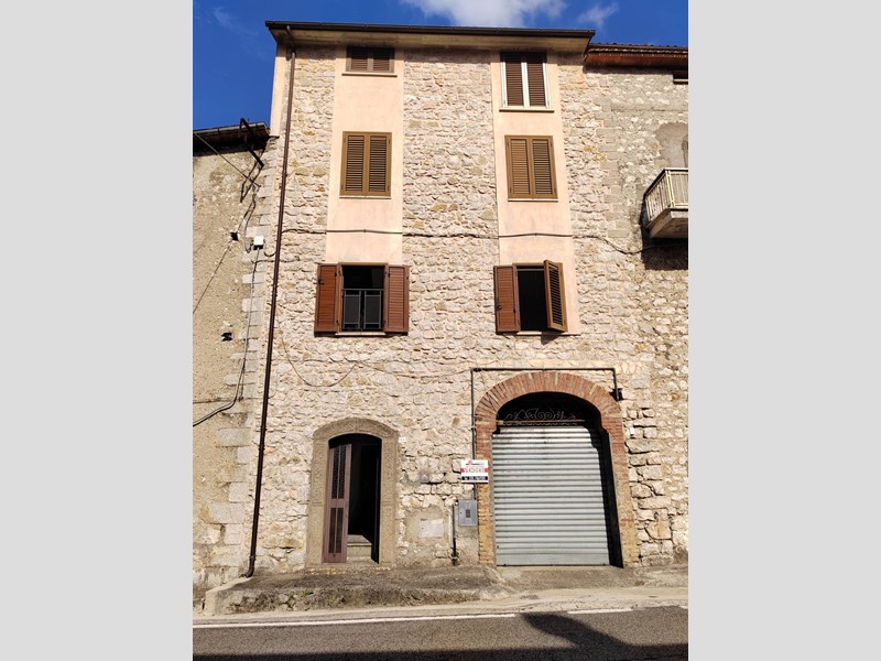 Appartamento in Vendita a Vallecorsa, 82'000€, 150 m²