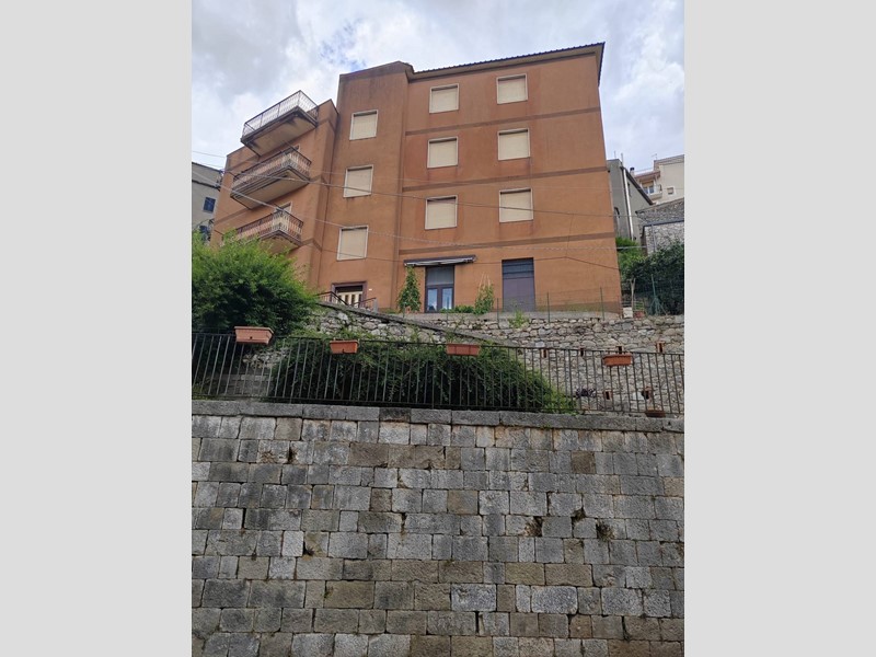 Appartamento in Vendita a Vallecorsa, 37'000€, 135 m²