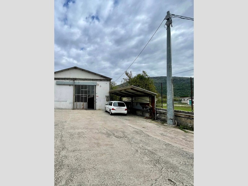 Immobile commerciale in Vendita a Ferentino, 310'000€, 400 m²