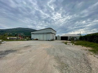 Immobile commerciale in Vendita a Ferentino, 310'000€, 400 m²