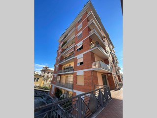 Quadrilocale in Vendita a Frosinone, 132'000€, 140 m²