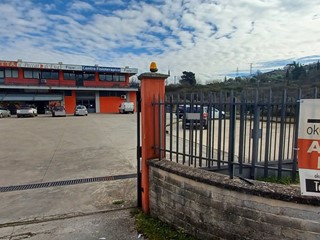 Immobile commerciale in Affitto a Ceccano, 1'600€, 210 m²