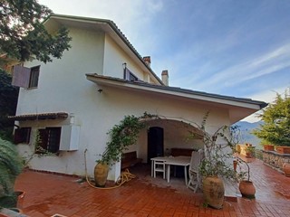 Villa in Vendita a Giuliano di Roma, 249'000€, 200 m²