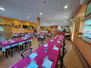 Immobile commerciale in Affitto a Sonnino, 2'500€, 300 m²