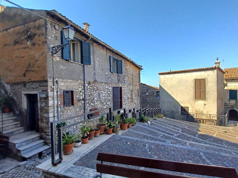 Appartamento in Vendita a Maenza, 35'000&euro;, 75 m²