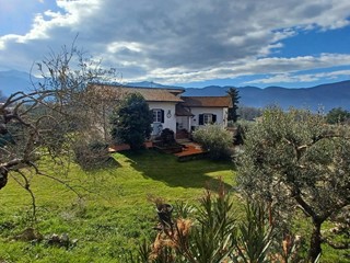 Villa in Vendita a Amaseno, 329'000€, 330 m²