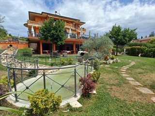 Immobile commerciale in Vendita a Ripi, 450 m²