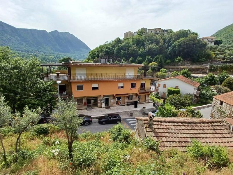 Immobile commerciale in Vendita a Belmonte Castello, 550'000€, 1000 m²