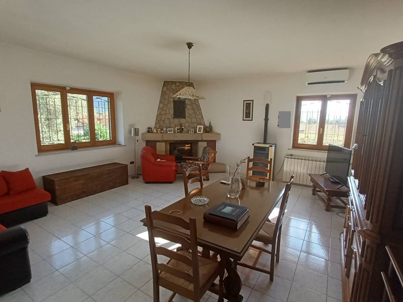 Villa in Vendita a Prossedi, 212'000&euro;, 200 m²