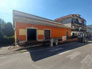 Immobile commerciale in Vendita a Ceccano, 198'500€, 200 m²