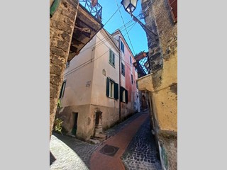 Appartamento in Vendita a Pofi, 49'900€, 190 m²