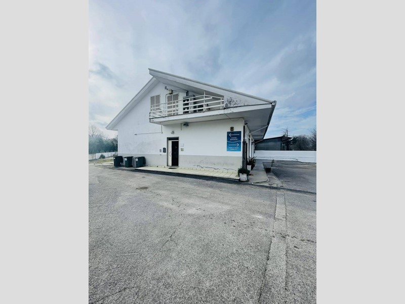 Immobile commerciale in Affitto a Alatri, 650€, 150 m²