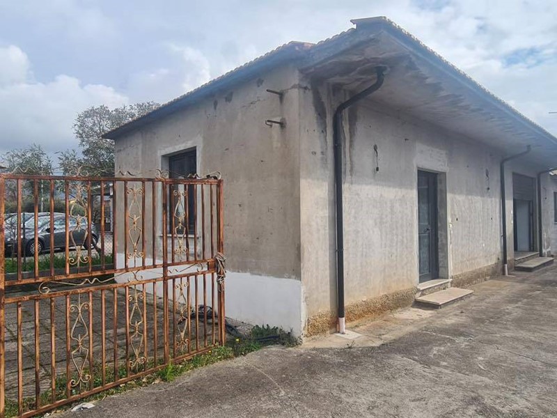 Immobile commerciale in Affitto a Alatri, 700€, 60 m²