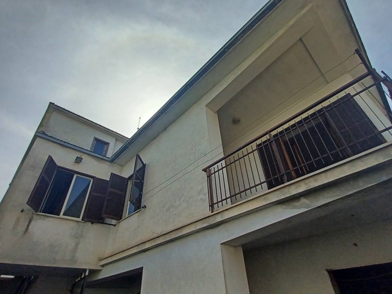 Casa Indipendente in Vendita a Amaseno, 300 m²