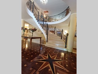 Villa in Vendita a Alatri, 599'000€, 700 m²