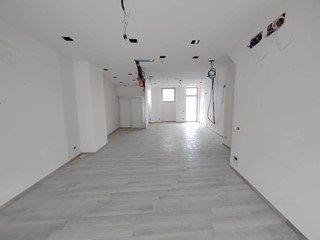 Immobile commerciale in Vendita a Priverno, 85'000&euro;, 75 m²