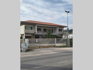 Capannone in Vendita a Silvi, 695'000€, 1060 m²