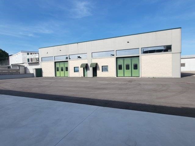 Capannone in Affitto a Montesilvano, 2'800€, 450 m²