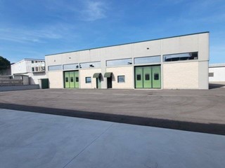 Capannone in Affitto a Montesilvano, 2'800€, 450 m²