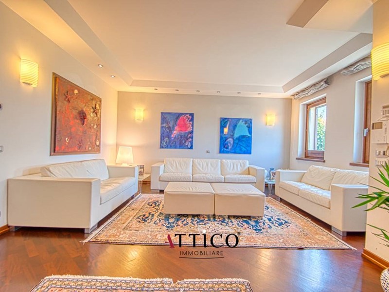 Villa in Vendita a Avellino, 730'000&euro;, 450 m²