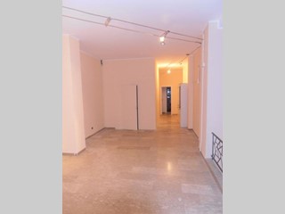 Immobile commerciale in Vendita a Grottammare, 210'000€, 102 m²