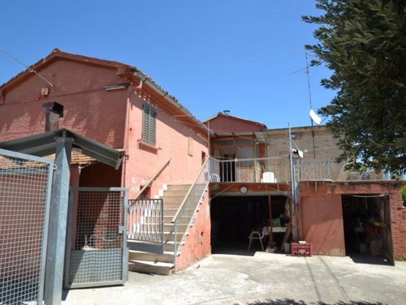 Rustico in Vendita a Spinetoli, 90'000€, 350 m²