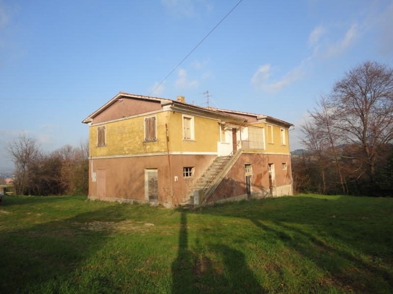 Rustico in Vendita a Montelupone, 120'000&euro;, 280 m²