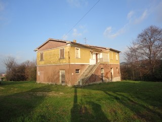 Rustico in Vendita a Montelupone, 120'000&euro;, 280 m²
