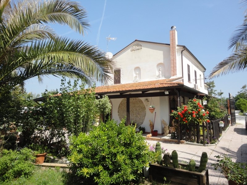 Villa in Vendita a Jesi, 300'000&euro;, 150 m²