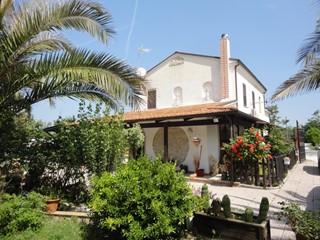 Villa in Vendita a Jesi, 300'000€, 150 m²