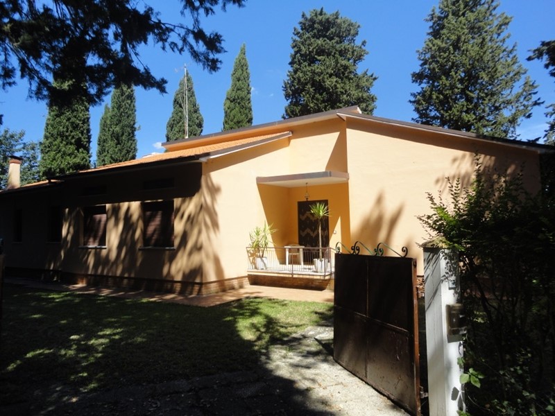 Villa in Vendita a Montecarotto, 200'000€, 200 m²
