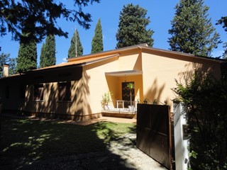 Villa in Vendita a Montecarotto, 200'000€, 200 m²