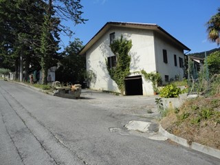 Villa in Vendita a Serra San Quirico, 158'000€, 250 m², con Box