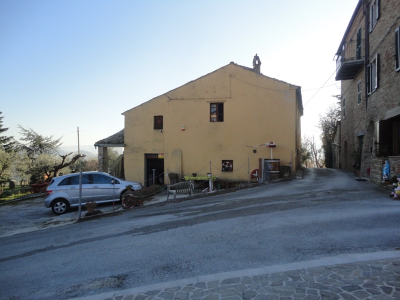 Rustico in Vendita a Monte Roberto, 160'000€, 300 m²