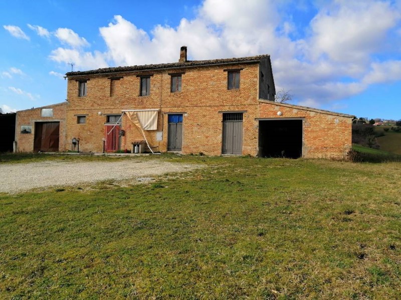 Rustico in Vendita a Staffolo, 170'000€, 400 m²