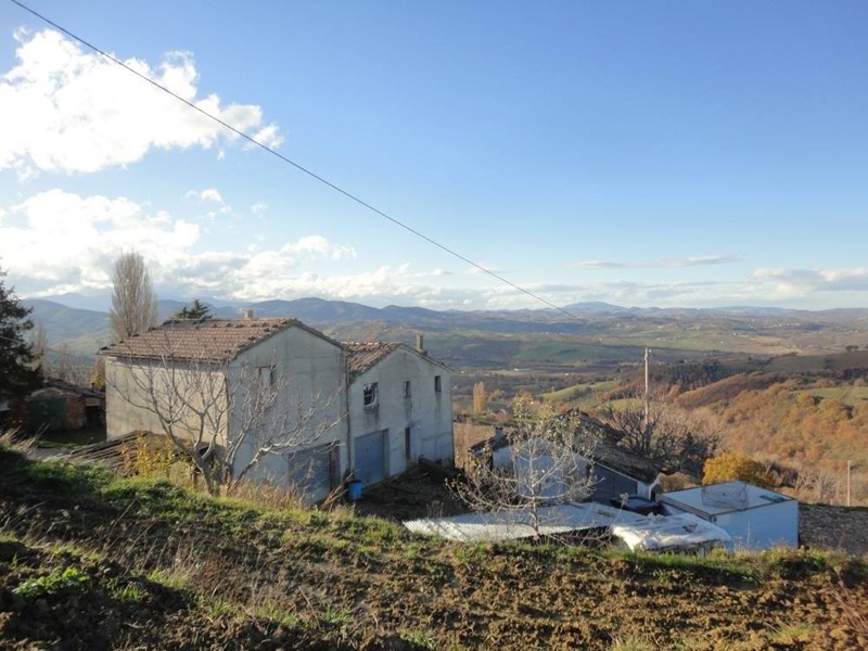 Rustico in Vendita a Poggio San Marcello, 36'000€, 157 m²