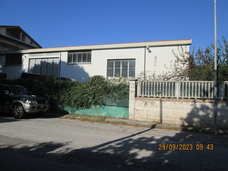 Capannone in Vendita a Monsano, 300'000€, 522 m²