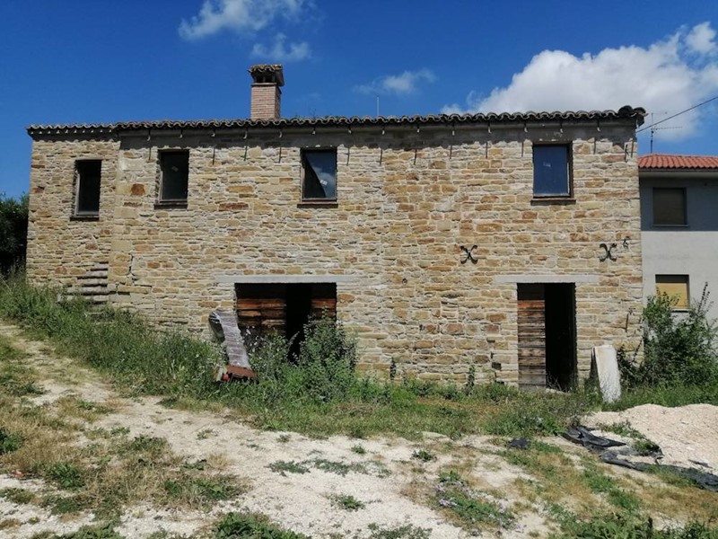 Rustico in Vendita a Apiro, 40'000&euro;, 88 m²