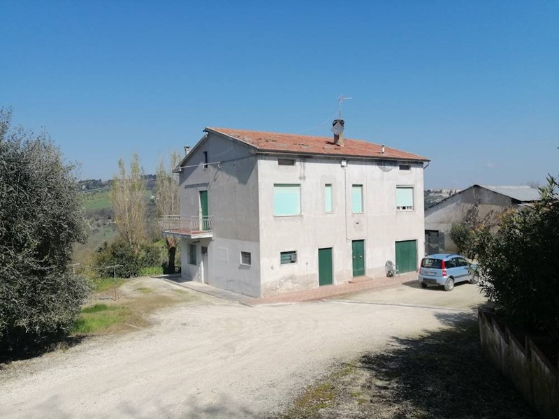 Rustico in Vendita a Cupramontana, 180'000€, 190 m²
