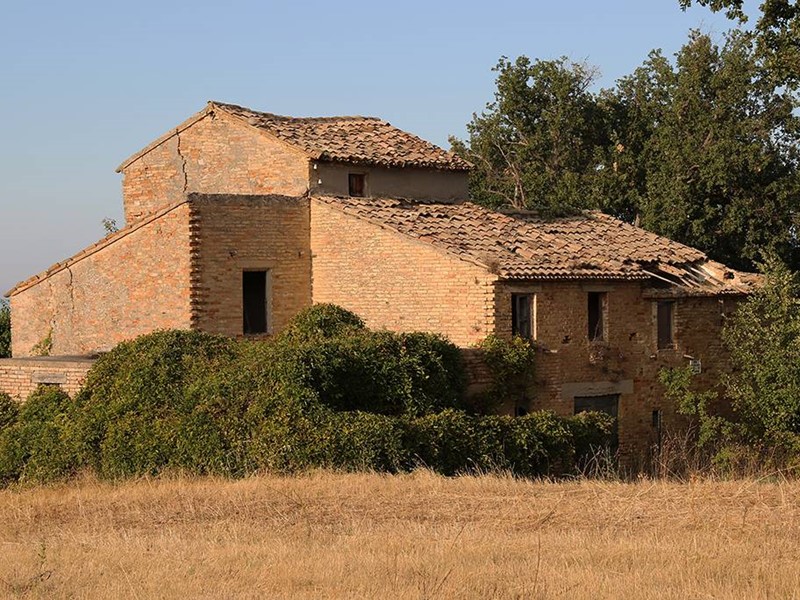 Rustico in Vendita a Acquaviva Picena, 100'000€, 350 m²