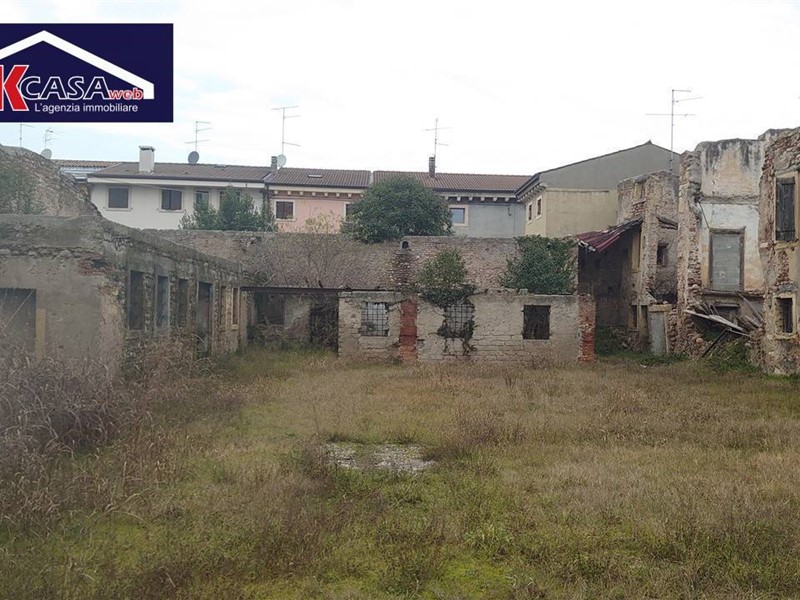 Rustico in Vendita a Verona, 380'000€, 5762 m²