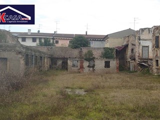 Rustico in Vendita a Verona, 380'000€, 5762 m²