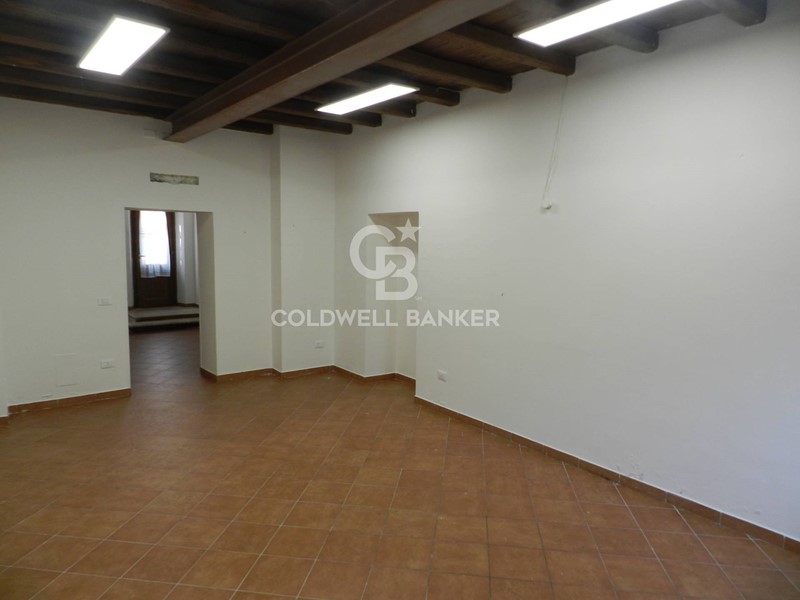 Immobile commerciale in Vendita a Santa Marinella, 180'000€, 67 m²
