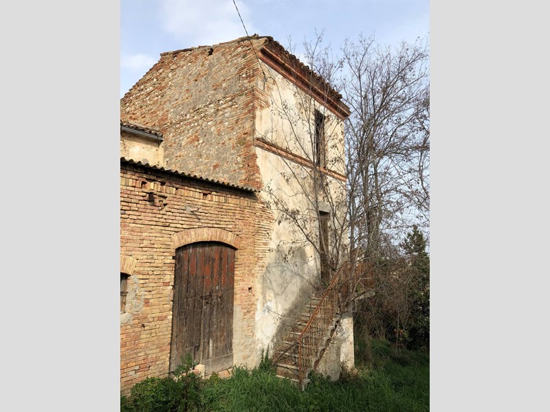 Rustico in Vendita a Mosciano Sant'Angelo, 49'000€, 180 m²